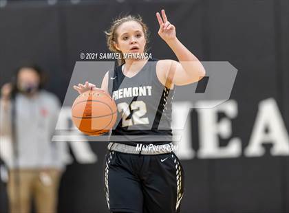 Thumbnail 1 in Fremont vs. Pius X photogallery.