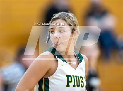 Thumbnail 2 in Fremont vs. Pius X photogallery.