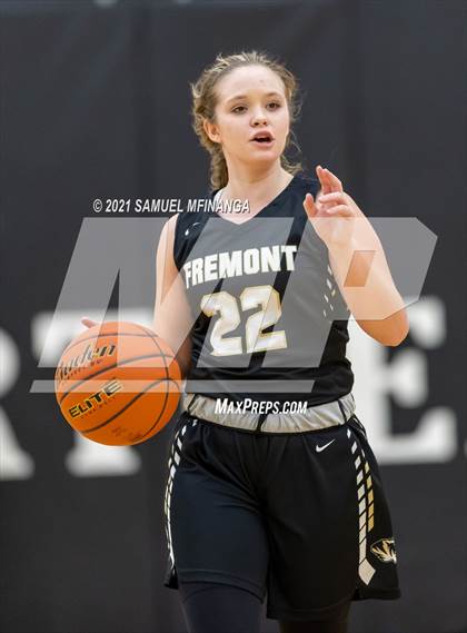 Thumbnail 3 in Fremont vs. Pius X photogallery.