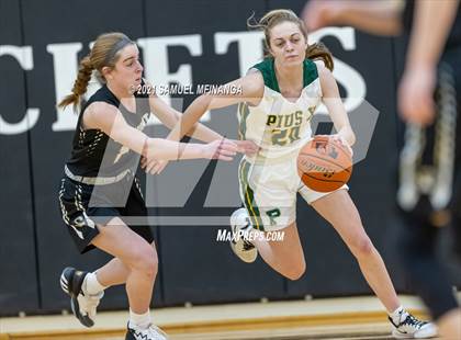 Thumbnail 1 in Fremont vs. Pius X photogallery.