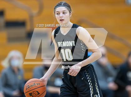 Thumbnail 3 in Fremont vs. Pius X photogallery.