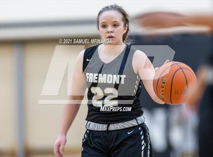 Thumbnail 1 in Fremont vs. Pius X photogallery.