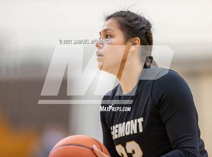 Thumbnail 1 in Fremont vs. Pius X photogallery.