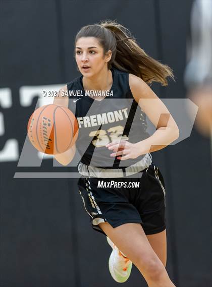 Thumbnail 1 in Fremont vs. Pius X photogallery.