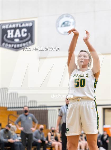 Thumbnail 1 in Fremont vs. Pius X photogallery.