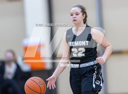 Thumbnail 3 in Fremont vs. Pius X photogallery.