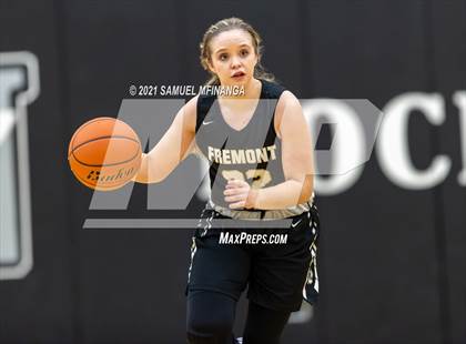 Thumbnail 1 in Fremont vs. Pius X photogallery.