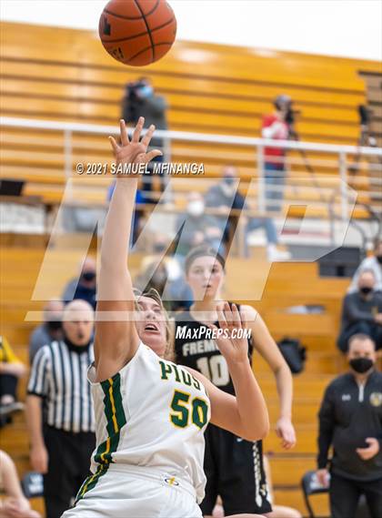 Thumbnail 1 in Fremont vs. Pius X photogallery.