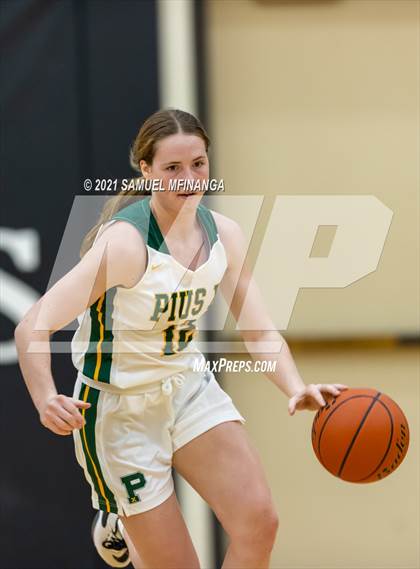 Thumbnail 1 in Fremont vs. Pius X photogallery.