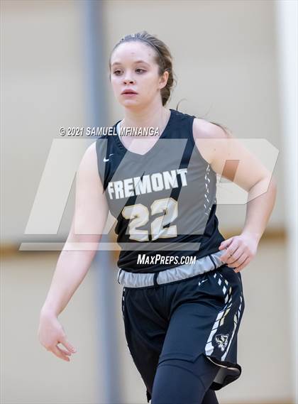 Thumbnail 2 in Fremont vs. Pius X photogallery.