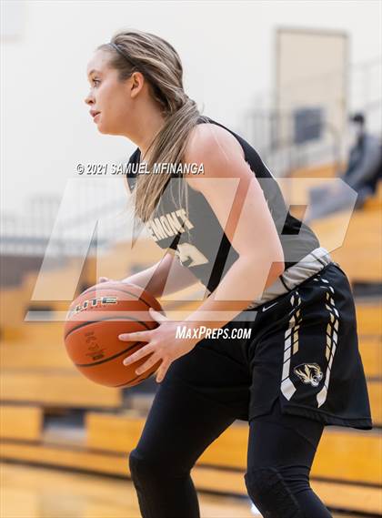 Thumbnail 1 in Fremont vs. Pius X photogallery.