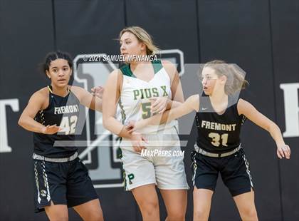 Thumbnail 1 in Fremont vs. Pius X photogallery.