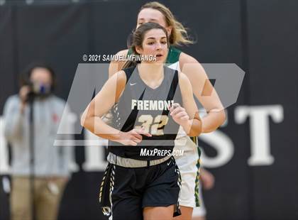 Thumbnail 1 in Fremont vs. Pius X photogallery.