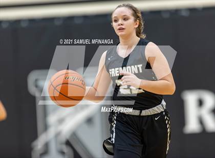 Thumbnail 3 in Fremont vs. Pius X photogallery.