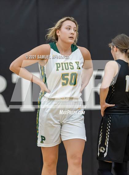 Thumbnail 1 in Fremont vs. Pius X photogallery.