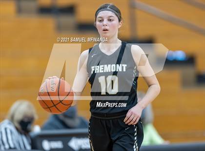 Thumbnail 1 in Fremont vs. Pius X photogallery.