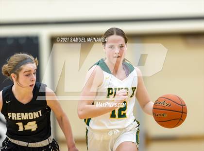 Thumbnail 1 in Fremont vs. Pius X photogallery.