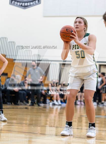 Thumbnail 2 in Fremont vs. Pius X photogallery.