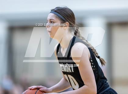 Thumbnail 2 in Fremont vs. Pius X photogallery.