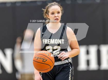 Thumbnail 3 in Fremont vs. Pius X photogallery.