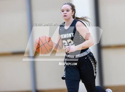 Thumbnail 1 in Fremont vs. Pius X photogallery.