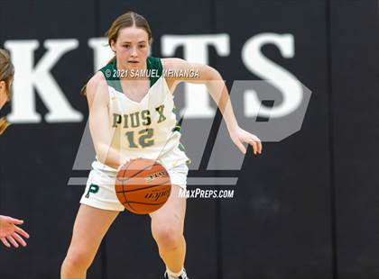 Thumbnail 2 in Fremont vs. Pius X photogallery.