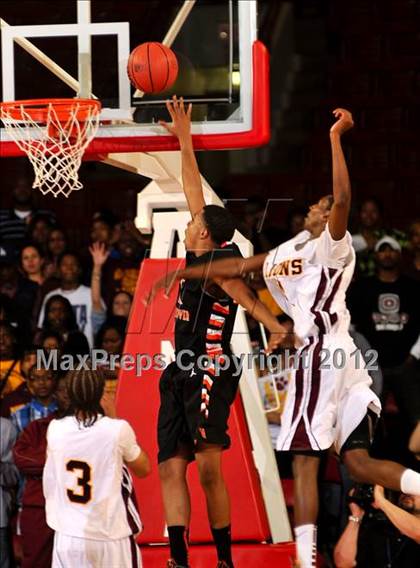 Thumbnail 2 in West Charlotte vs. New Hanover (NCHSAA 4A Final) photogallery.