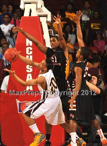 Thumbnail 2 in West Charlotte vs. New Hanover (NCHSAA 4A Final) photogallery.
