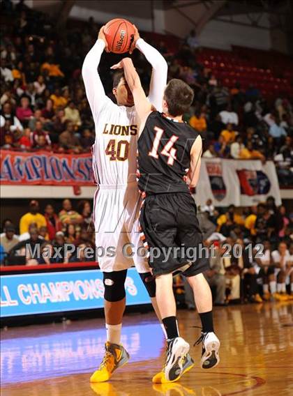 Thumbnail 1 in West Charlotte vs. New Hanover (NCHSAA 4A Final) photogallery.