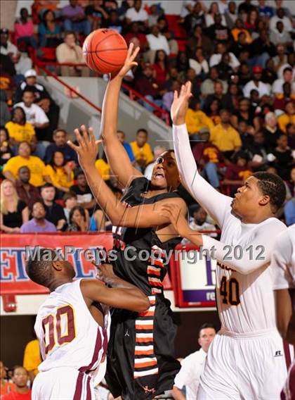 Thumbnail 2 in West Charlotte vs. New Hanover (NCHSAA 4A Final) photogallery.