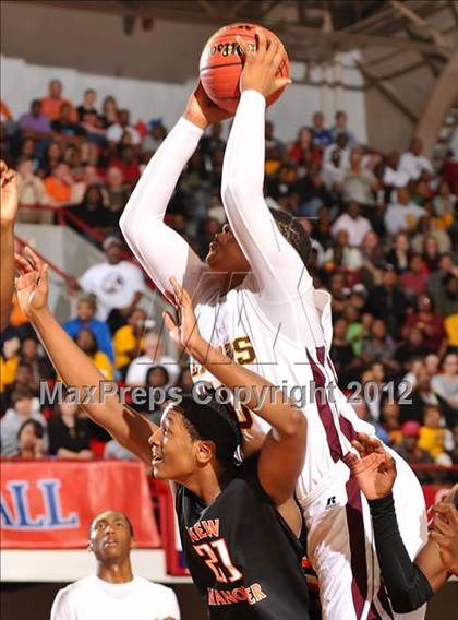Thumbnail 3 in West Charlotte vs. New Hanover (NCHSAA 4A Final) photogallery.