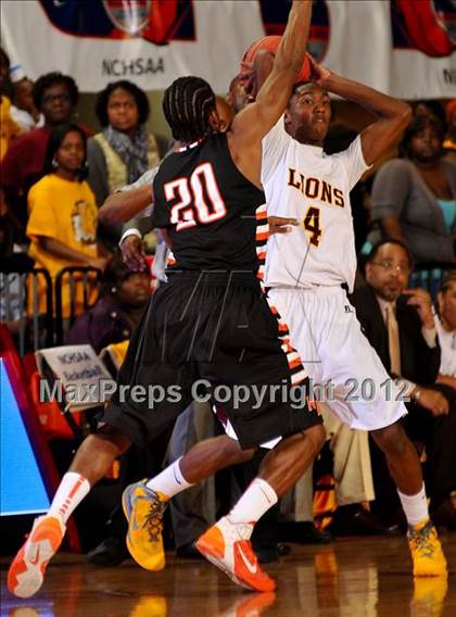 Thumbnail 1 in West Charlotte vs. New Hanover (NCHSAA 4A Final) photogallery.