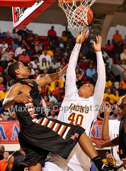 Thumbnail 1 in West Charlotte vs. New Hanover (NCHSAA 4A Final) photogallery.