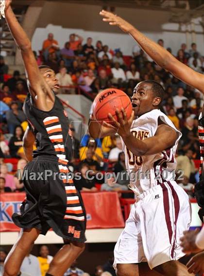 Thumbnail 1 in West Charlotte vs. New Hanover (NCHSAA 4A Final) photogallery.