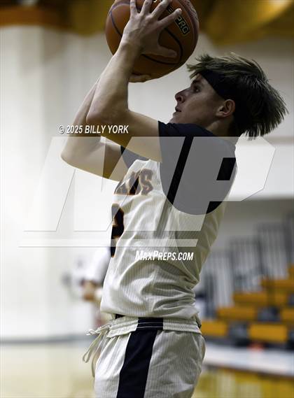 Thumbnail 2 in JV: Grand Saline vs Alba-Golden photogallery.