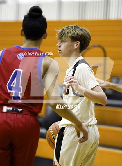 Thumbnail 1 in JV: Grand Saline vs Alba-Golden photogallery.