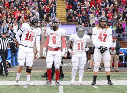 Thumbnail 2 in Memphis East vs. Knoxville Central  (TSSAA Division I Class 4A Final) photogallery.