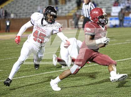 Thumbnail 1 in Memphis East vs. Knoxville Central  (TSSAA Division I Class 4A Final) photogallery.