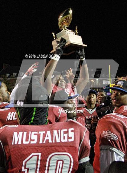 Thumbnail 2 in Memphis East vs. Knoxville Central  (TSSAA Division I Class 4A Final) photogallery.