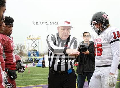 Thumbnail 1 in Memphis East vs. Knoxville Central  (TSSAA Division I Class 4A Final) photogallery.