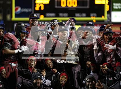 Thumbnail 3 in Memphis East vs. Knoxville Central  (TSSAA Division I Class 4A Final) photogallery.