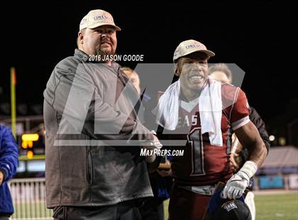 Thumbnail 2 in Memphis East vs. Knoxville Central  (TSSAA Division I Class 4A Final) photogallery.