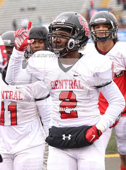 Thumbnail 2 in Memphis East vs. Knoxville Central  (TSSAA Division I Class 4A Final) photogallery.