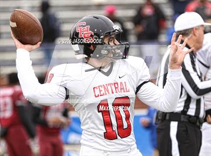 Thumbnail 1 in Memphis East vs. Knoxville Central  (TSSAA Division I Class 4A Final) photogallery.