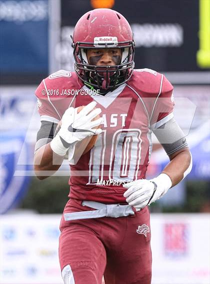Thumbnail 2 in Memphis East vs. Knoxville Central  (TSSAA Division I Class 4A Final) photogallery.