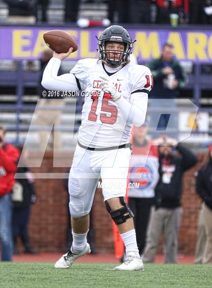 Thumbnail 2 in Memphis East vs. Knoxville Central  (TSSAA Division I Class 4A Final) photogallery.