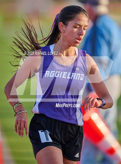 Thumbnail 3 in Lake Houston Conquerors Invitational (3200M) photogallery.