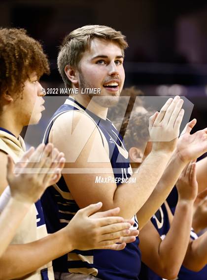 Thumbnail 2 in Lloyd Memorial vs Highlands (9th Region Quarterfinals) photogallery.
