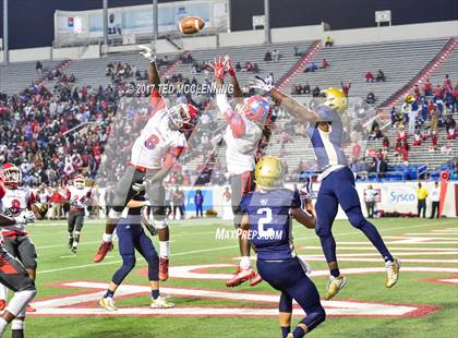 Thumbnail 1 in Pulaski Academy vs. McClellan (AAA 5A Final) photogallery.