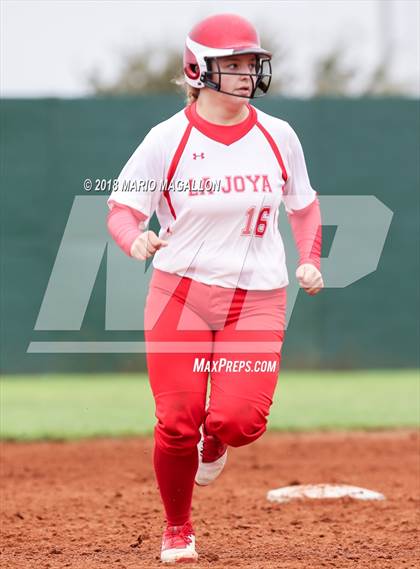 Thumbnail 3 in La Joya vs Economedes (La Joya Tournament) photogallery.